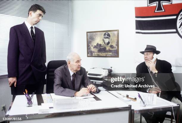 Geschlossene Akten / Kommissar Markowitz stößt bei der Suche nach dem Mörder des Artisten Burow auf eine Gruppe von Alt-Nazis. Als Perschke ihn...