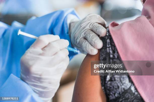 covid19 vaccination - immunology stock pictures, royalty-free photos & images