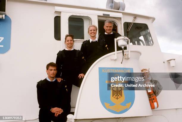 Kapitän Ehlers und seine Crew vom Küstenwachboot "Albatros" sind wieder auf der Ostsee im Einsatz. Mit Engagement und Mut stellen sie sich immer...