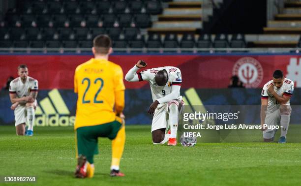 Romelu Lakaku of Belgium takes the knee ahead of the FIFA World Cup 2022 Qatar qualifying match between Belgium and Wales on March 24, 2021 in...