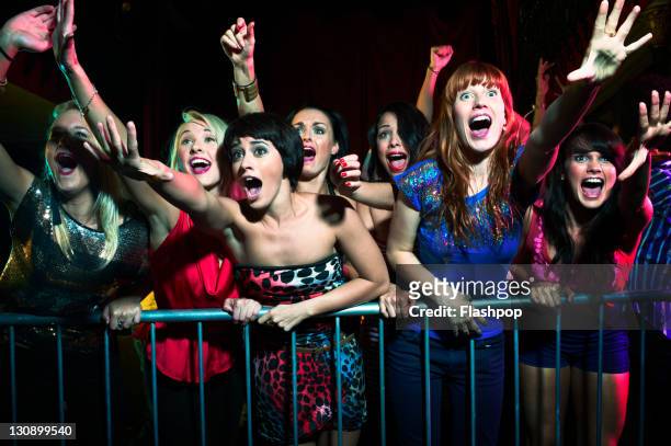 group of people at a music concert - unterhaltungsberuf stock-fotos und bilder