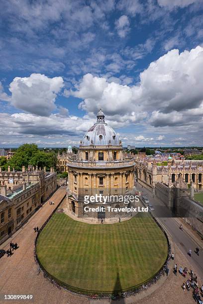 view towards radcliffe camera, oxford,uk - radcliffe camera stock pictures, royalty-free photos & images
