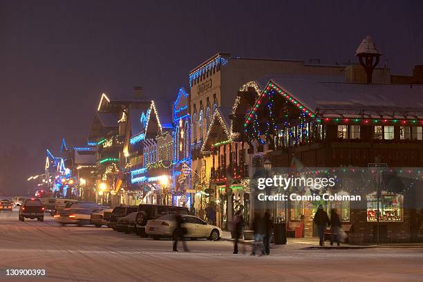 holiday shoppers in leavenworth, washington. - leavenworth washington stock pictures, royalty-free photos & images