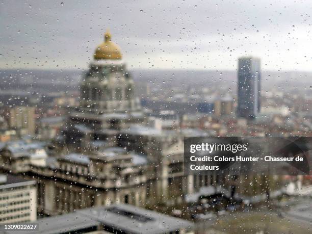 the rain falls on brussels and wets the window - luchtfoto brussel stockfoto's en -beelden