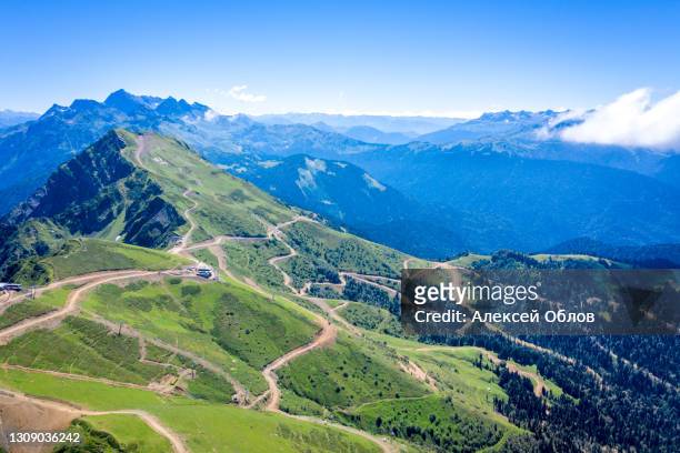summer landscapes of the caucasus mountains in rosa khutor, russia, sochi, krasnaya polyana. peak 2320m - エメラルドグリーン 風景 ストックフォトと画像