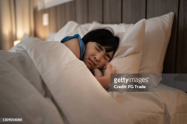 girl sleeping having a nightmare - beds dreaming children stock pictures, royalty-free photos & images