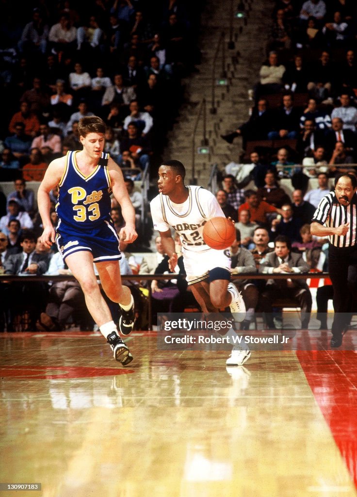 Kenny Anderson Heads Upcourt