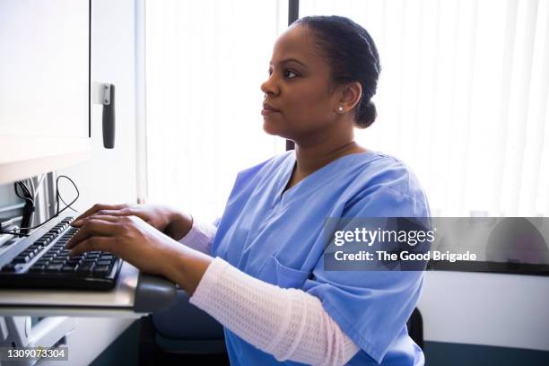 female nurse working on computer in hospital - electronic medical record stock pictures, royalty-free photos & images