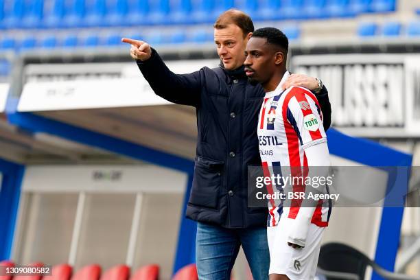 Teammanager Jos van Nieuwstadt of Willem II and Elton Kabangu of Willem II during the practice match between Willem II and Feyenoord at Koning Willem...