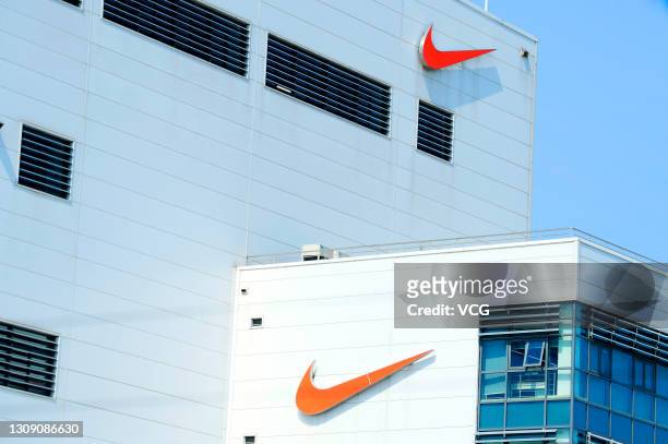 Joseph Banks Visualizar tener 547 Nike Office On Photos and Premium High Res Pictures - Getty Images