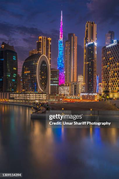 dubai skyline with burj khalifa laser light show - dubai burj khalifa stock pictures, royalty-free photos & images