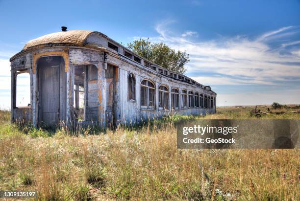 vintage pullman railway car rots in a field - treincoupé stockfoto's en -beelden