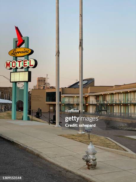 lorraine motel sign at the national civil rights museum - lorraine motel stock pictures, royalty-free photos & images