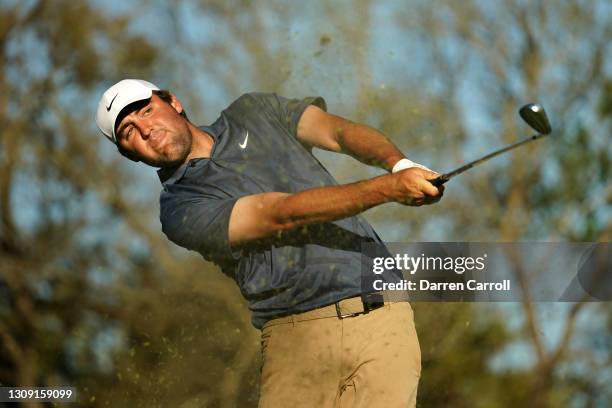 Scottie Scheffler of the United States plays his shot on the 17th tee in his match against Andy Sullivan of England during the second round of the...