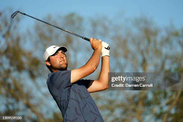 Scottie Scheffler of the United States plays his shot on the 17th tee in his match against Andy Sullivan of England during the second round of the...