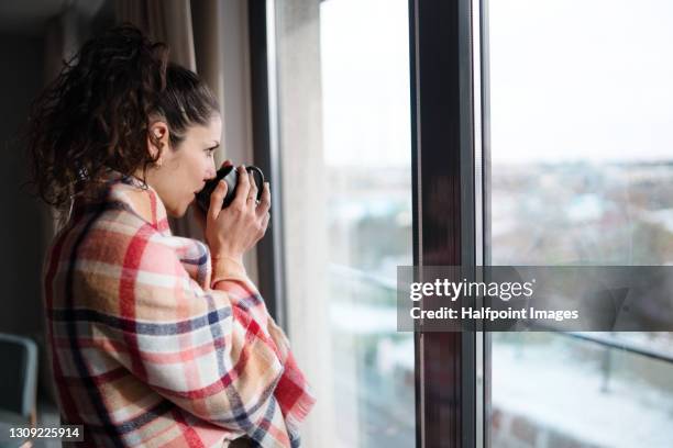 sick woman drinking tea at home, cold and flu concept. - cold indoors stockfoto's en -beelden