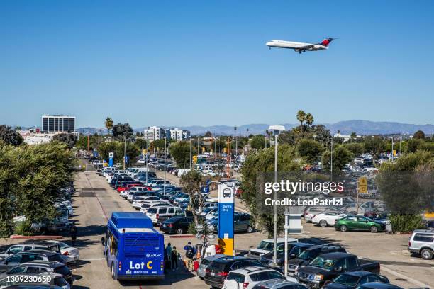 mcdonnel douglas delta air lines landing in lax - tom bradley international airport - lax airport stock pictures, royalty-free photos & images