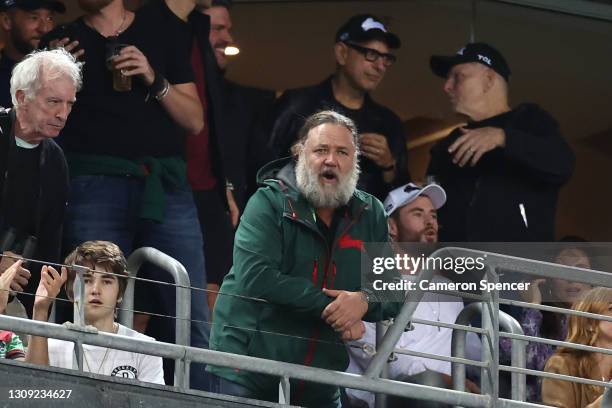 Actors Chris Hemsworth, Jeff Goldblum and Russell Crowe watch the round three NRL match between the South Sydney Rabbitohs and the Sydney Roosters at...