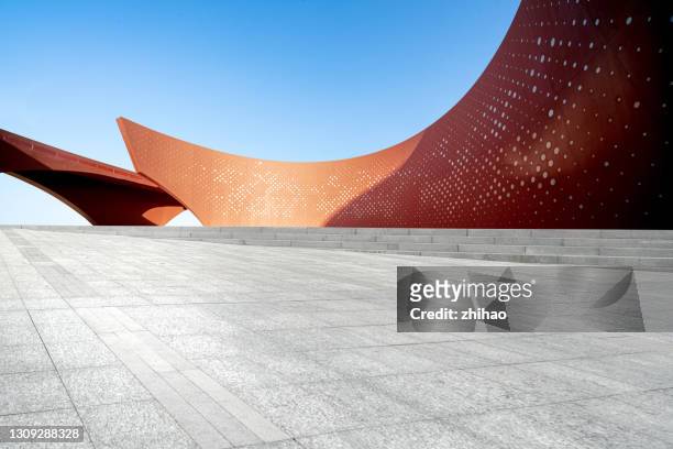 red modern abstract building and empty ground - architecture 3d photos et images de collection
