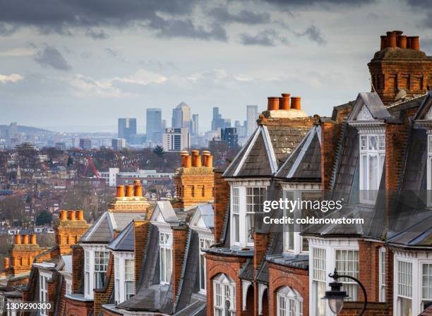 mening over stad van londen van de heuvel van muswell - lloyds of london stockfoto's en -beelden