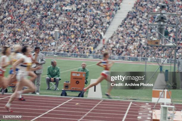 British sprinter Jannette Roscoe breaks clear of the pack to eventually finish second behind American sprinter Kathy Hammond in the second heat of...