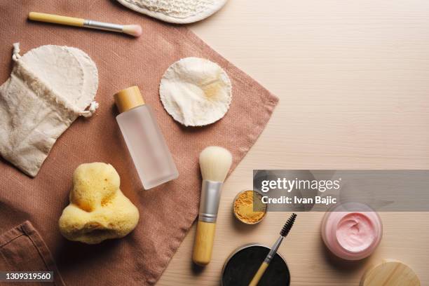 maquillaje orgánico cero residuos - bolsa de cor creme fotografías e imágenes de stock