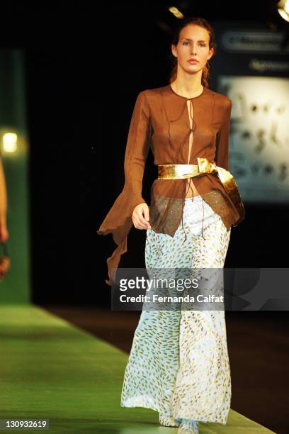 Daniela Raizel during 2000 Sao Paulo Fashion Week - Fause Haten.