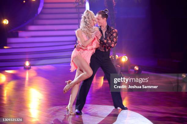 Valentina Pahde and Valentin Lusin perform on stage during the 5th show of the 14th season of the television competition "Let's Dance" on March 26,...