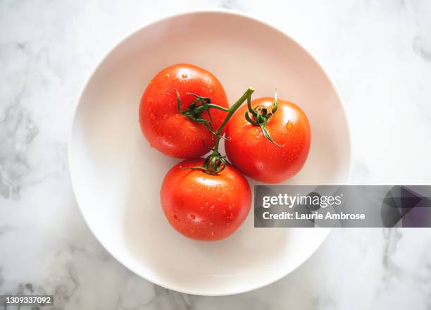 tomatoes - tomate fotografías e imágenes de stock