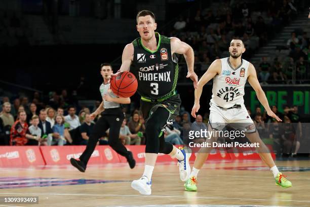 Cameron Gliddon of the Phoenix drives to the basket during the round 11 NBL match between Melbourne United and the South East Melbourne Phoenix at...