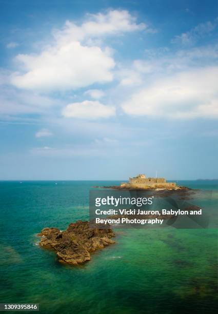 beautiful scenic vertical view of fort national in saint-malo, brittany, france - seascape stockfoto's en -beelden