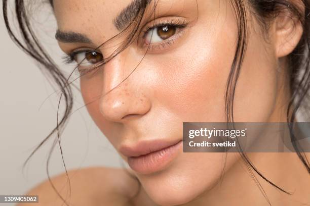 fotos e imágenes de Rostros Sin Maquillaje - Getty Images fotos e imágenes de Rostros Sin Maquillaje - Getty Images