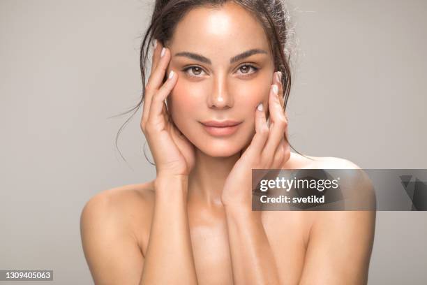 schönheit porträt der jungen brünette - woman beautiful brows beauty stock-fotos und bilder