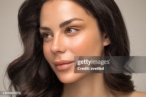 Retrato de beleza da jovem Retrato de beleza da jovem