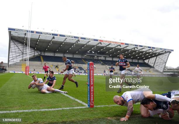 Alex Sutcliffe of Leeds scores a first half try during the Betfred Super League match between Wakefield Trinity and Leeds Rhinos at Emerald...