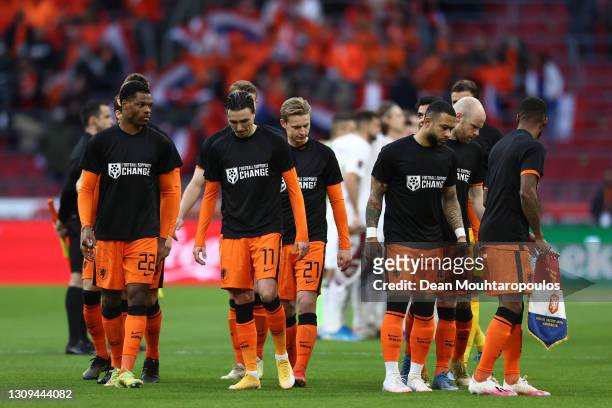 Denzel Dumfries , Steven Berghuis , Frenkie de Jong, and Memphis Depay of Netherlands are seen wearing "Football Supports Change" t-shirts prior to...