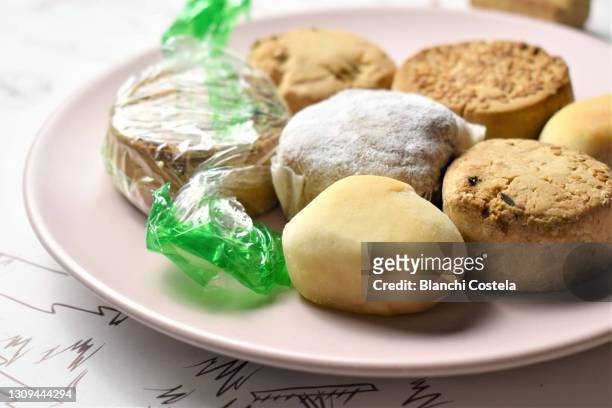 typical almond sweets in spain - polvorón stock pictures, royalty-free photos & images