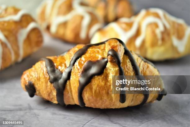 glazed croissants filled with chocolate and custard - vanillesoße stock-fotos und bilder