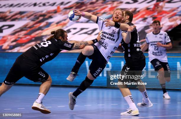 Jim Gottfridsson of SG Flensburg-Handewitt challenge Pavel Horak and Steffen Weinhold of THW Kiel during the Liqui Moly Handball Bundesliga match...
