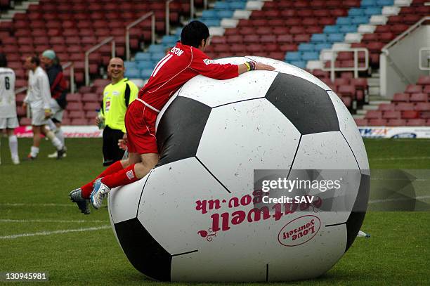 Son of Dorks Steve Rushton gets to grips with a large ball