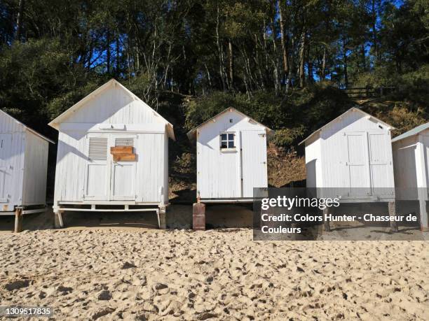 white and retro cabins on a beach in noirmoutier in france - noirmoutier stockfoto's en -beelden