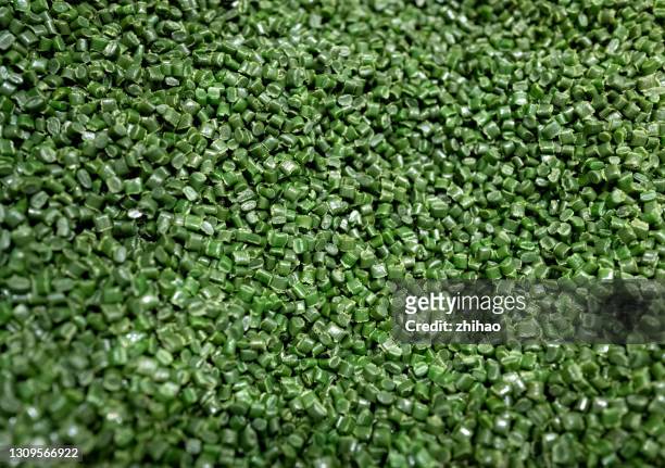 green plastic pellets - polypropylene imagens e fotografias de stock