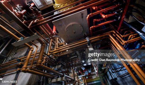 modern industrial pipes and plumbing - wasserrohr stock-fotos und bilder