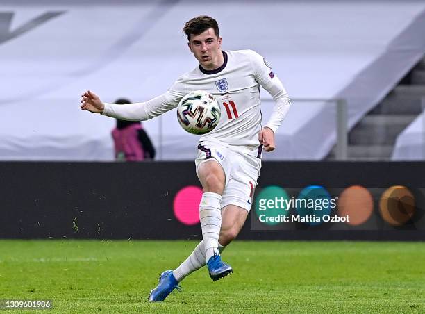 Mason Mount of England scores their side's second goal during the FIFA World Cup 2022 Qatar qualifying match between Albania and England at the Qemal...