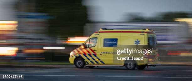 dutch ambulance leaving the zgt hospital in almelo - ambulance imagens e fotografias de stock