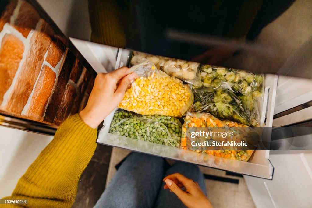 Buon cibo separato in frigo