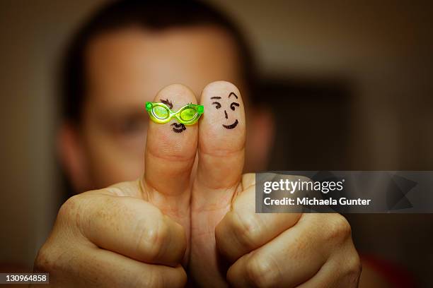 funny fingers - thumb 個照片及圖片檔