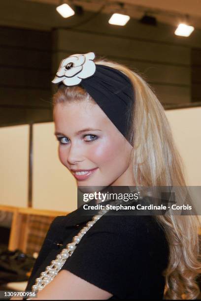 Claudia Schiffer poses backstage during the Chanel Ready to Wear Spring/Summer 1995 show as part of Paris Fashion Week on October 17, 1994 in Paris,...