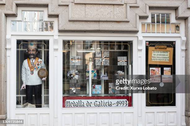Carlos Folgueira, known as the king of cakes, years after his death, still preserves his figure in the old shop and confectionery in the historic...