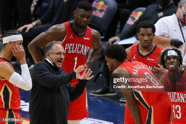 Head coach Stan Van Gundy of the New Orleans Pelicans talks to Naji Marshall, Kira Lewis Jr. #13, Eric Bledsoe, Zion Williamson and Josh Hart during...